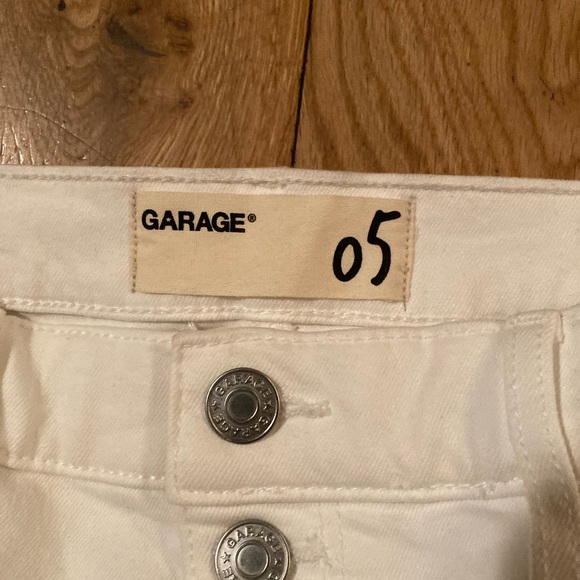 New without tags garage high waisted button fly white jean shorts 5 means 27 - Picture 2 of 4